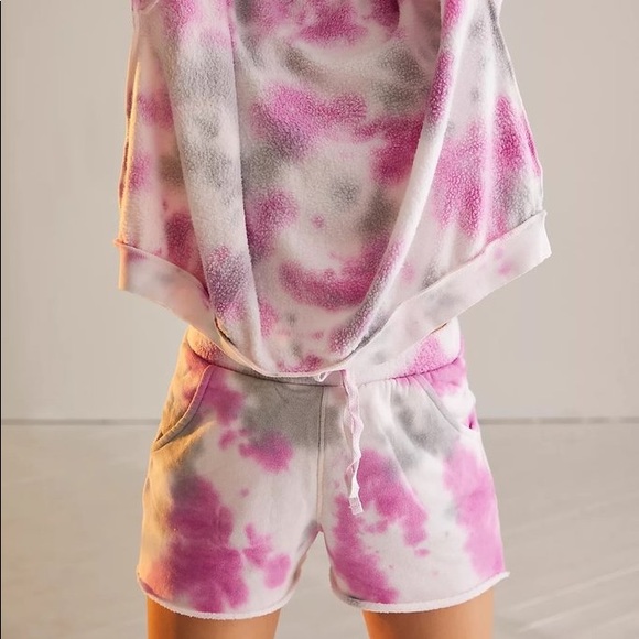 New FREE PEOPLE Tie~Dye 2~PC Set shorts sweatshirt - Picture 6 of 8
